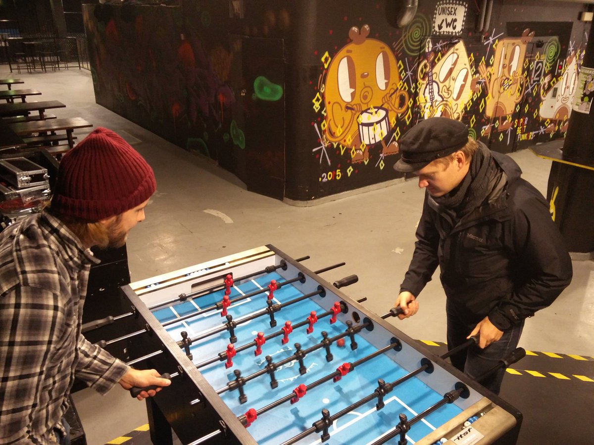 SeagullsBand's tweet photo. #puikkonen and #herman warming up for @Lutakkoclub #stevenseagulls #spinefarm #Finland #music #jyväskylä #lutakko https://t.co/IGOtADHZKW