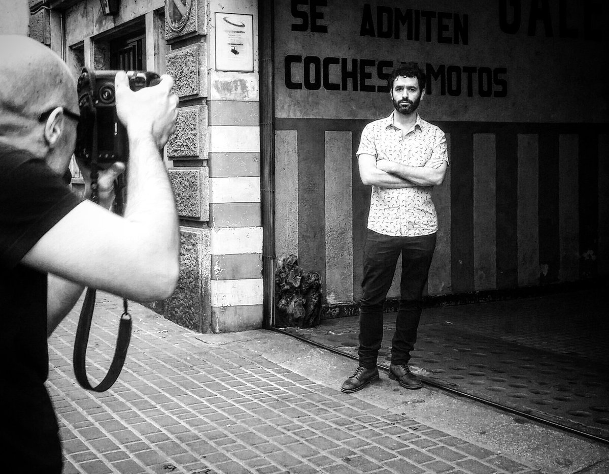#MakingOff | Rodrigo Sorogoyen, director y coguionista de #QueDiosNosPerdone, siendo retratado por <a href="/JacoboMedrano/">Jacobo Medrano</a>  para <a href="/CINEMANIA_ES/">CINEMANIA_ES</a>