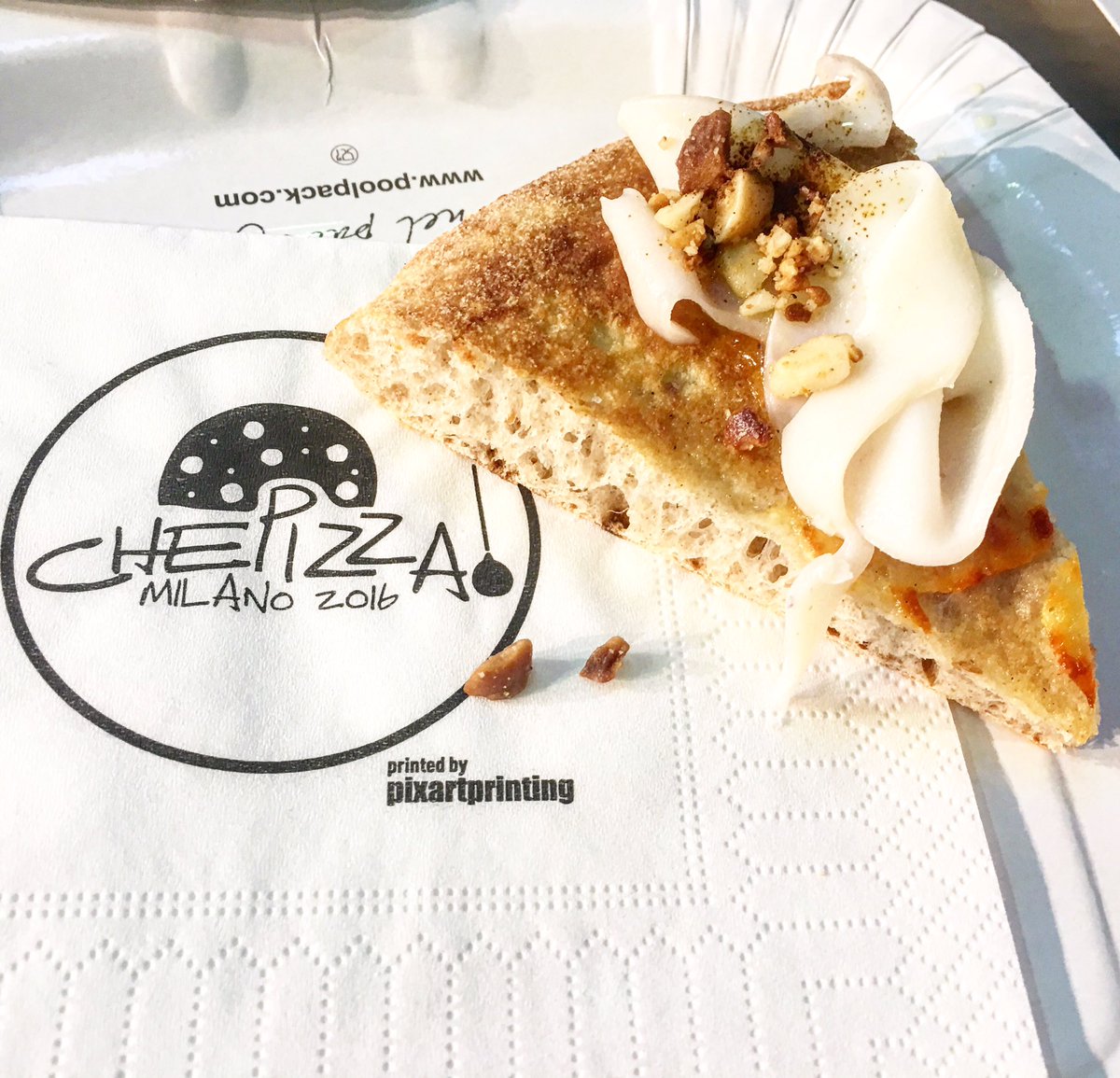 #Pizza da #degustazione con caco, seppie e nocciole e tutta la spiegazione del perfetto bilanciamento tra topping e #impasto a #chepizza