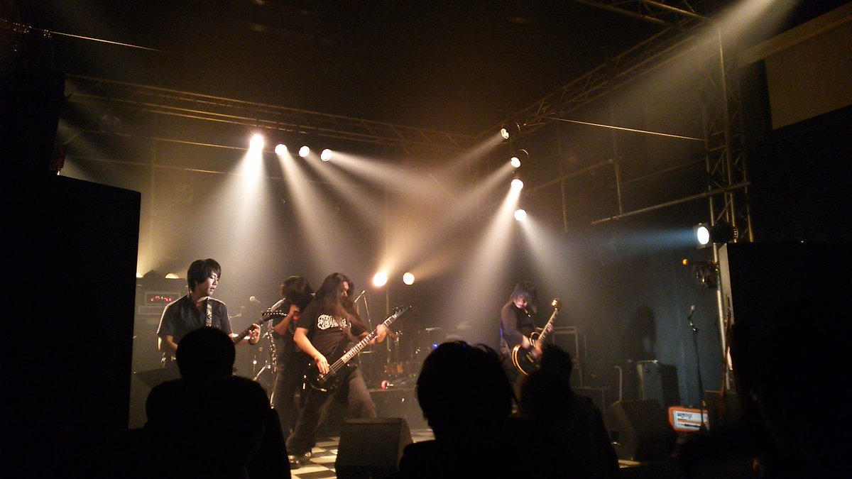 82sara82's tweet photo. 初見のHIDE BOUND横浜のバンドだそうで上手いよね、演奏も喋りも惹き付けててすげぇなぁって思った。トラブルも何のその、来年にはアルバムも出るみたいで。また見たい(*^^*)
#HIDEBOUND #つくばPARKDINER https://t.co/1XKCjTyK2a