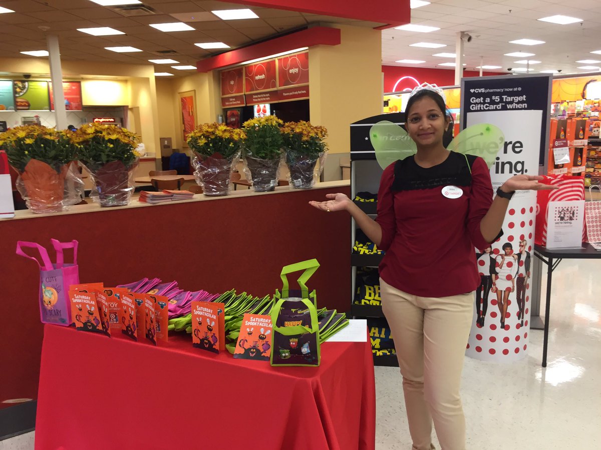 JohnGovanTGT's tweet photo. I don't know who loves the #spooktacular event more...our team or our guests! #T0611 https://t.co/rM29AoHZH7