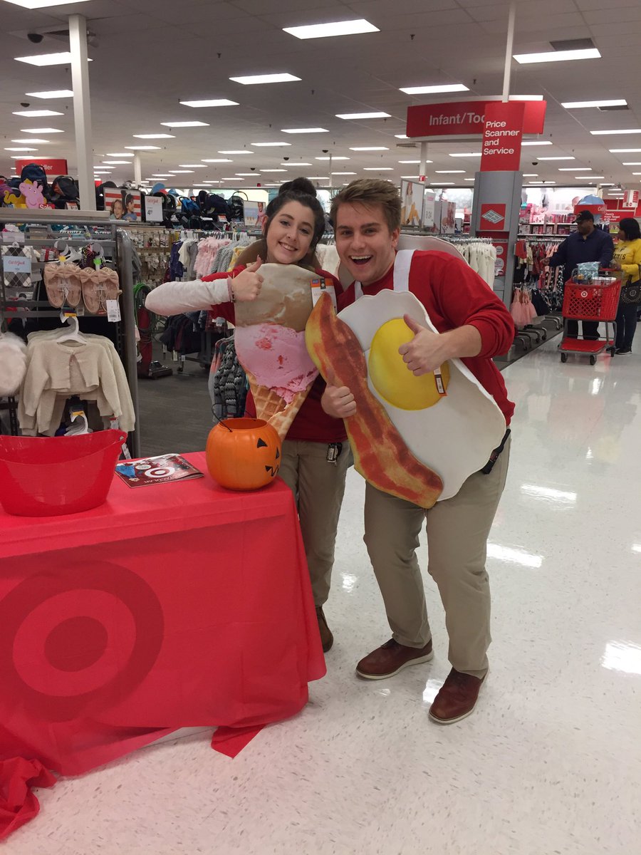JohnGovanTGT's tweet photo. I don't know who loves the #spooktacular event more...our team or our guests! #T0611 https://t.co/rM29AoHZH7