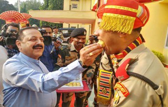 Jitendra celebratesDiwali fest from IB,says human rights of soldiers are supreme
@DrJitendraSingh
@BSF_India
#Diwali
uniindia.com/jitendra-celeb…
