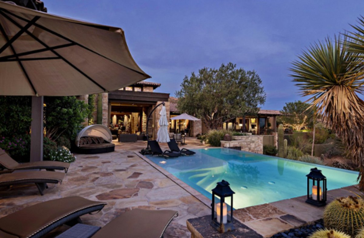 canadatoarizona's tweet image. Dream home, complete with dream pool. Find yours today, ow.ly/3Ylo30579vr