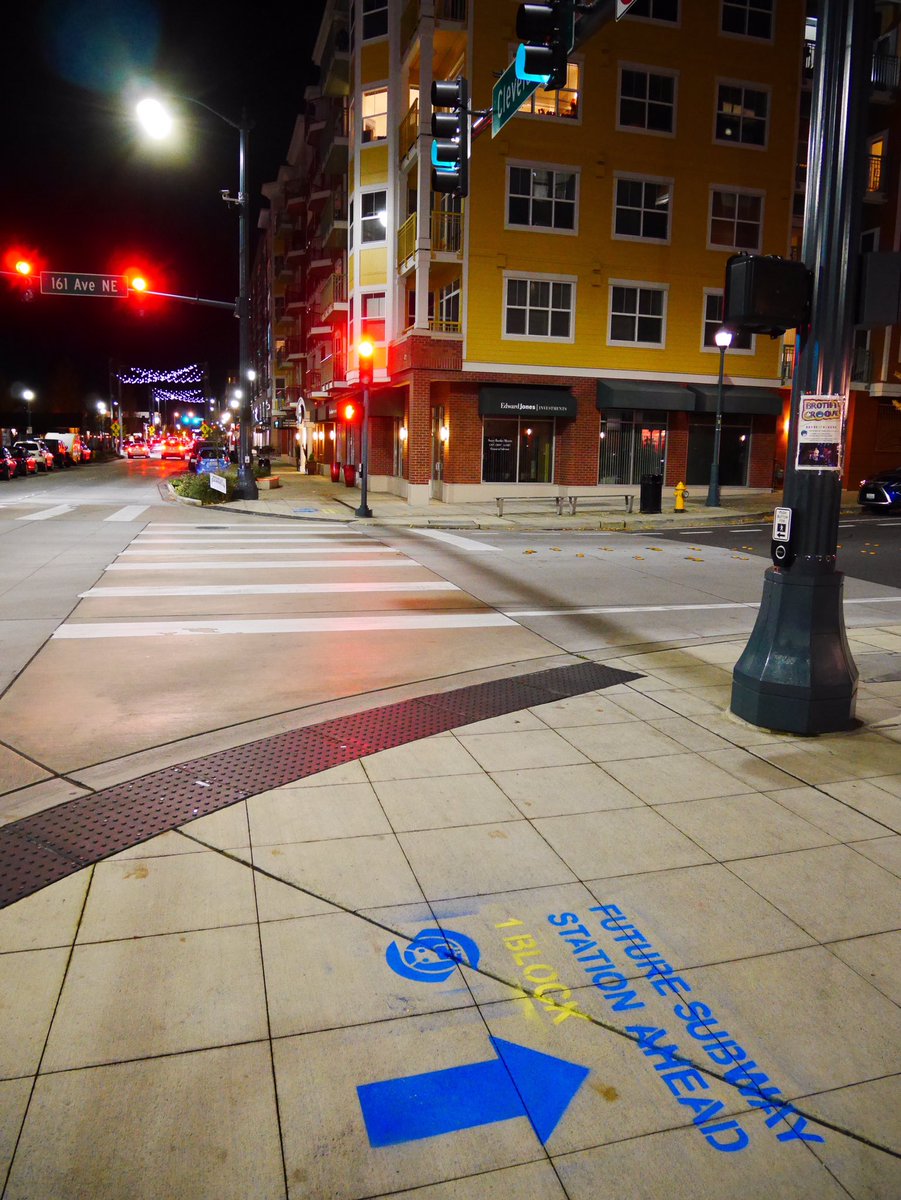 SeattleSubway's tweet image. Light rail, right to the outstanding downtown @CityOfRedmond, just ONE YEAR after @bellevuewa? 

Only if we APPROVE #ST3

@RedmondReporter