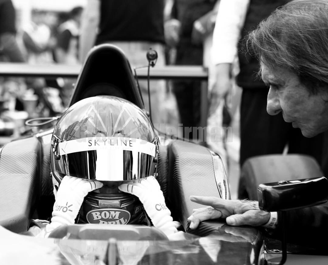 enzofitti's tweet photo. Meu avô me dando umas dicas antes de classificar ! Te amo Vovo! 😘🏁👊🏻
#F4 #F4Nacam #F4Mexico #F1 #Formulaone #Formula1 #Fittipaldi #MexicanGP https://t.co/lPTW8eUBEP