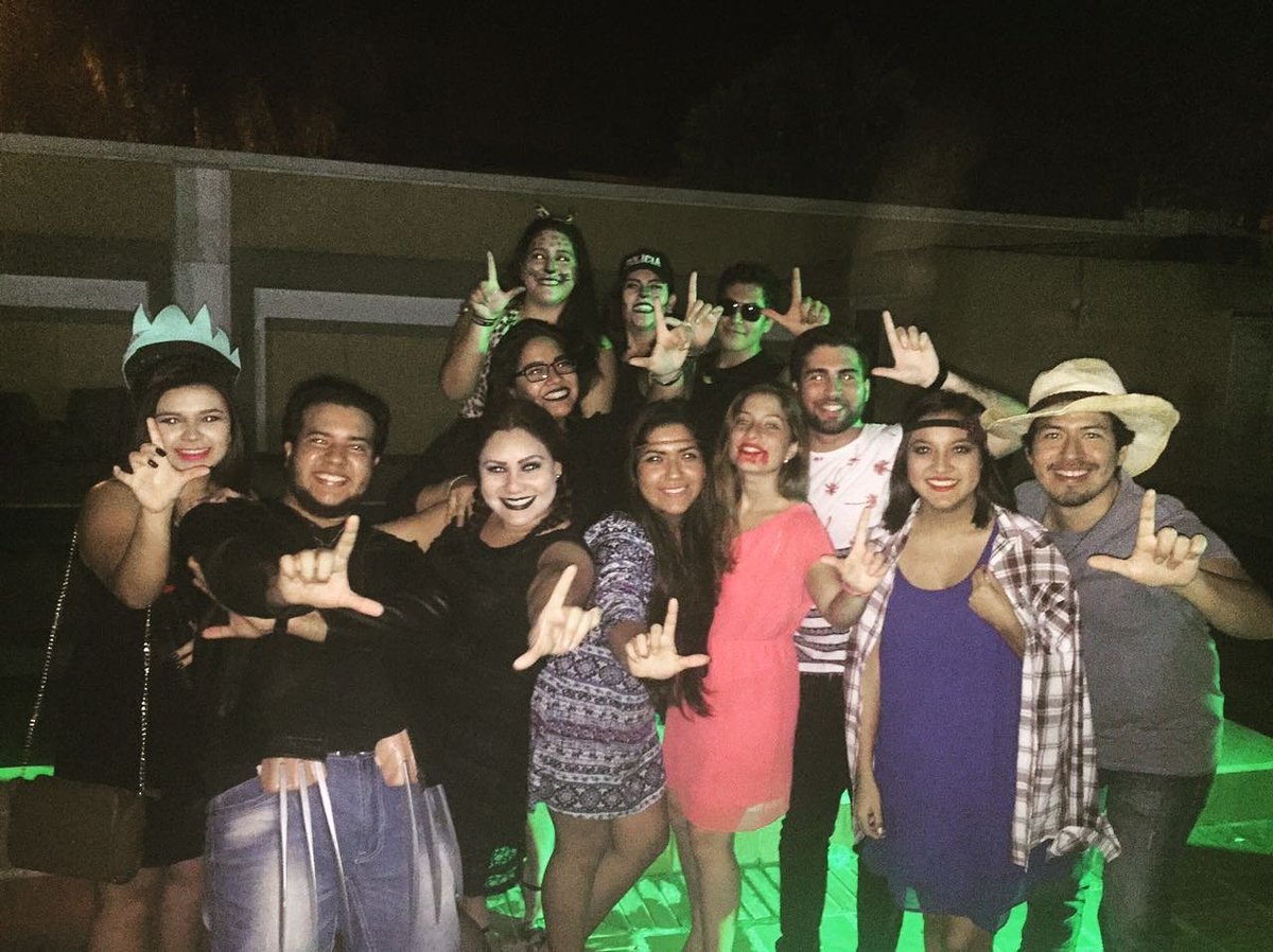 Lexistas_81's tweet photo. La gente LEX! #LexLexVivaLex #HallowLex https://t.co/sfYaT6MCiP