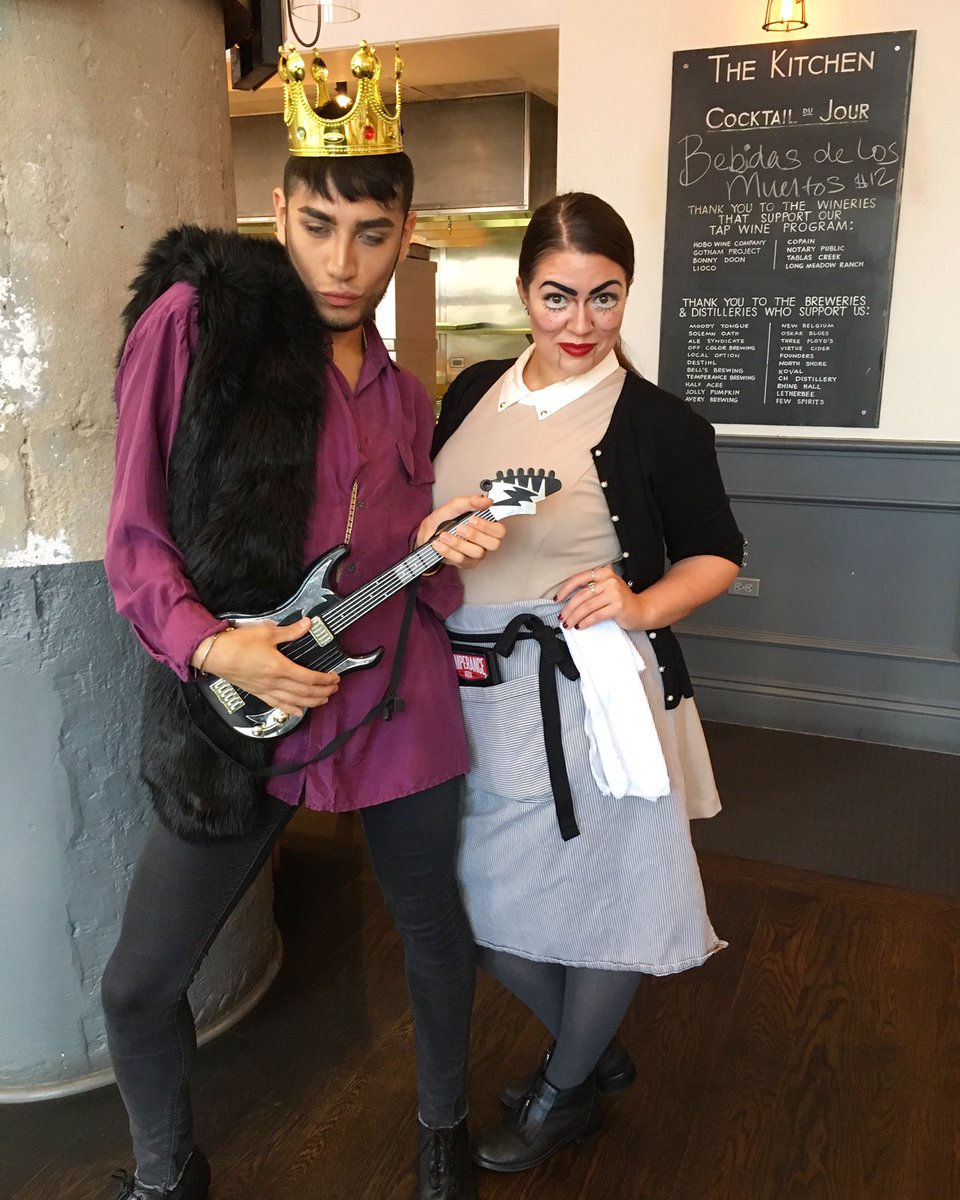 thekitchen's tweet photo. #BOO! You never know who you'll see @kitchenbistros... #alltreatsnotricks #realfood #thekitchenchicago #rivernorth https://t.co/rEuR6OcymD
