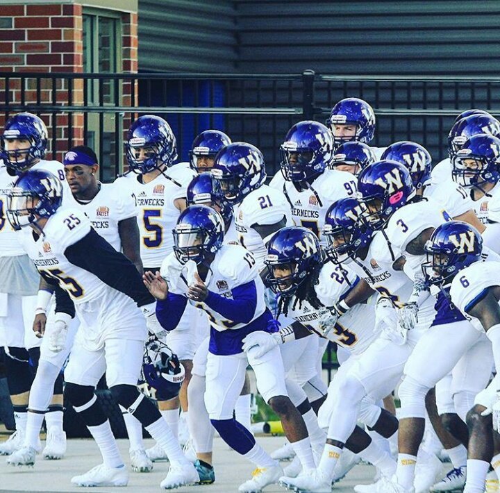 LarrySanders_39's tweet photo. When you realize you're  playing the leathernecks today! #W1U #Beatthecoyotes @WIUfootball https://t.co/CS0ksF2Jjq