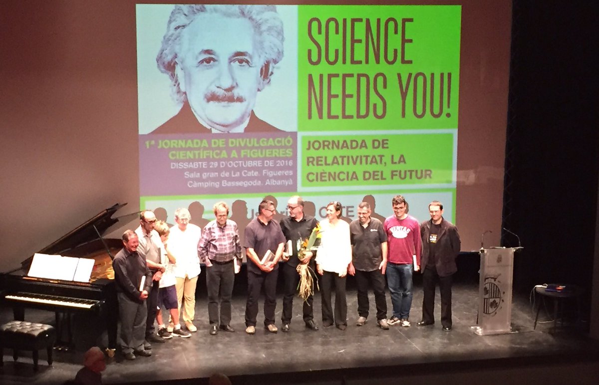 La tarda de #ScienceNeedsYou ha comptat amb conferència via Skype d'Andrés Aragoneses i l'actuació de Santi Escura amb imatges de JC Casado