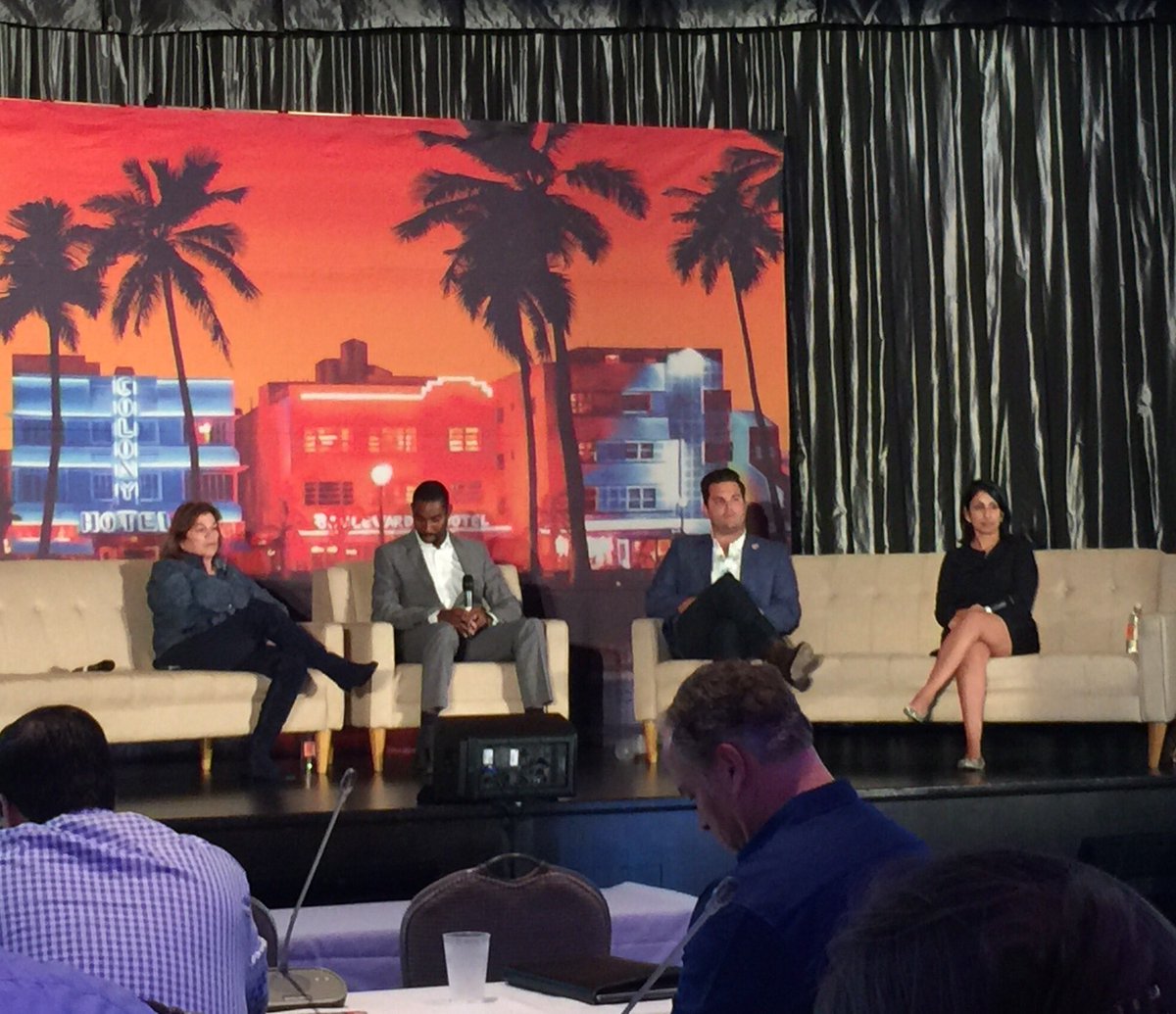 CathyEye's tweet photo. Panel discusses importance of evaluating/managing even low amounts of astigmatism for our cataract patients. New tools help #MELiveMiami https://t.co/0LYigK9dzc