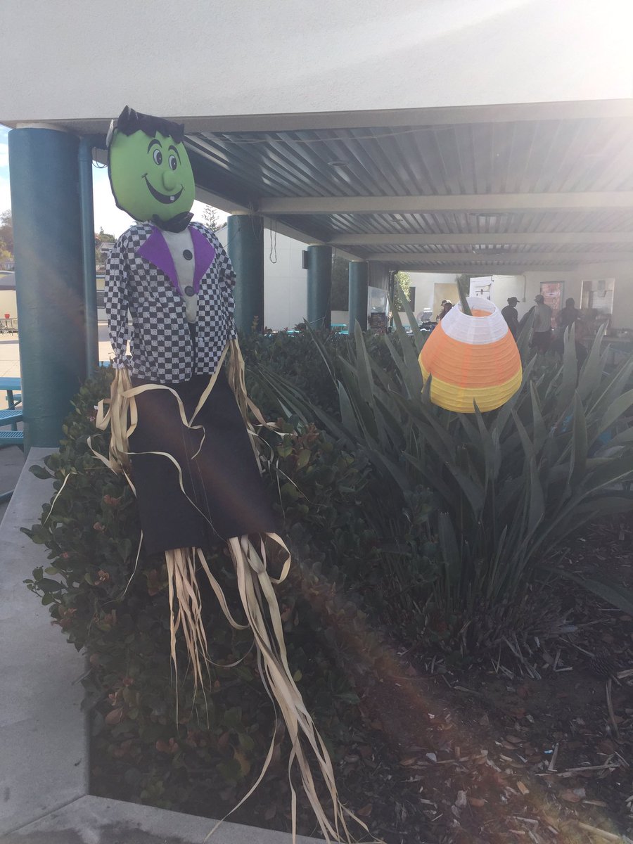 BHCoyotes's tweet photo. Fall Carnival starting in 10 minutes!!! https://t.co/z5GNo0Tbko