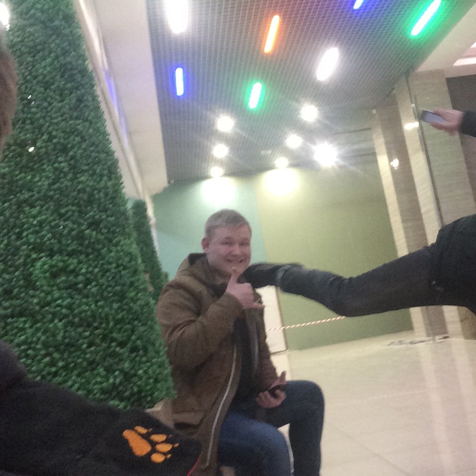 Kotov_8's tweet photo. Твой фэйс, когда тебе летит пиздюлина https://t.co/LTVdJPWyfP