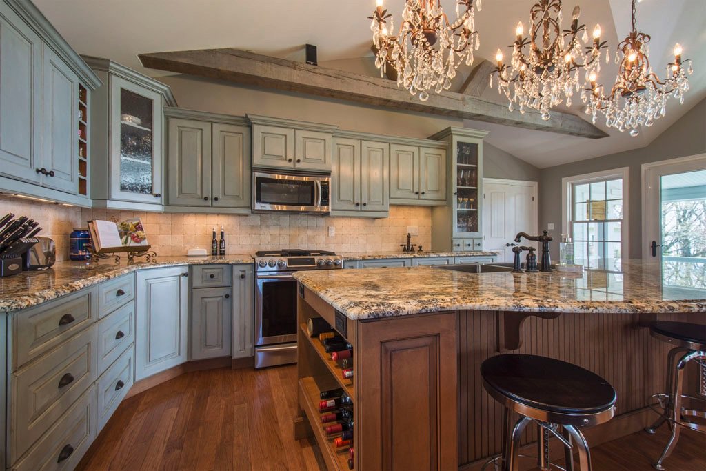 homescottages's tweet photo. Add bling to your #kitchen with a #chandelier. Other great #reno &amp; #decor ideas in Issue 5 of Homes and Cottages https://t.co/8gp0DKcFss