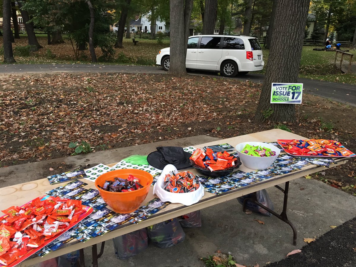 Sylvania Schools are our community's greatest asset. Come to Olander for community trick or treating from 6-7pm this evening. #issue17