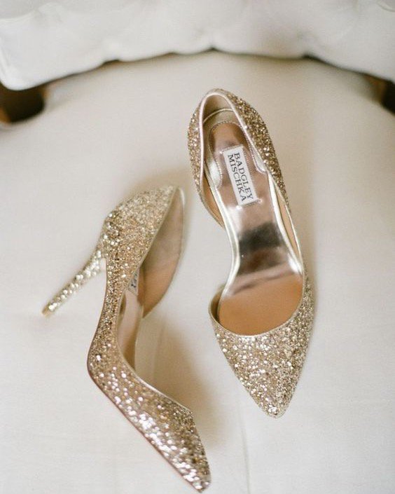 Be a stylin' #bride from your head down to your toes with these shimmering shoes. Photo <a href="/modwedding/">MODWEDDING</a> #Inspo