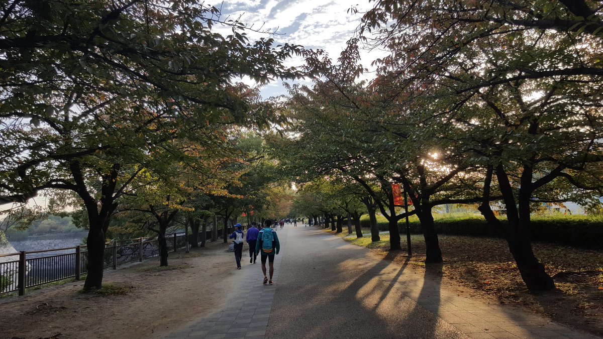 dark_luminos's tweet photo. หนาวจนมือชา ตอนนี้..
#running #om2015 https://t.co/tqKu2Axy3q
