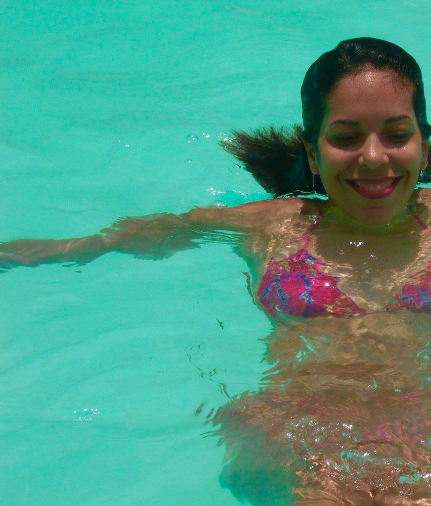 Adriana Aquino 💋 tweet media