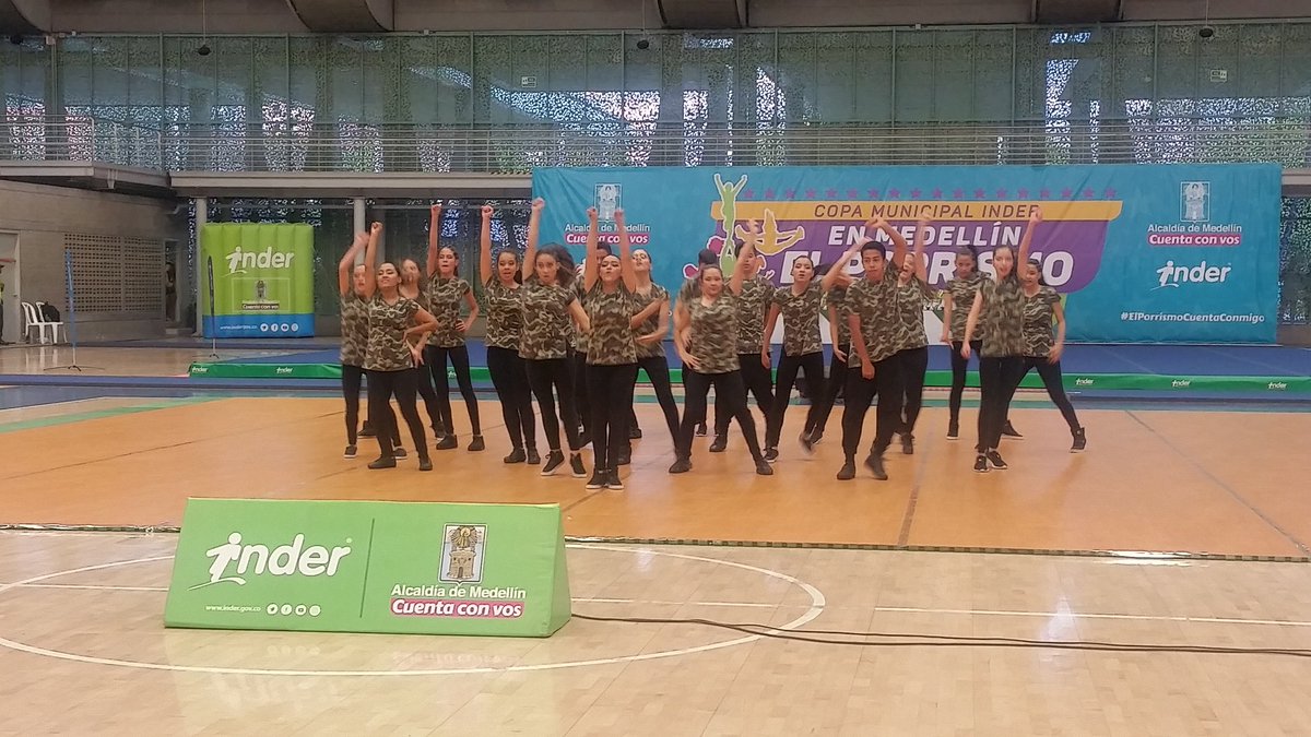 INDERMEDELLIN's tweet photo. Sincronización, belleza, ritmo, elasticidad y mucho más... en Medellín, en la Copa Municipal de Porrismo #EPD #JDCM #Indercolegiados https://t.co/Tj2PAtr3bm