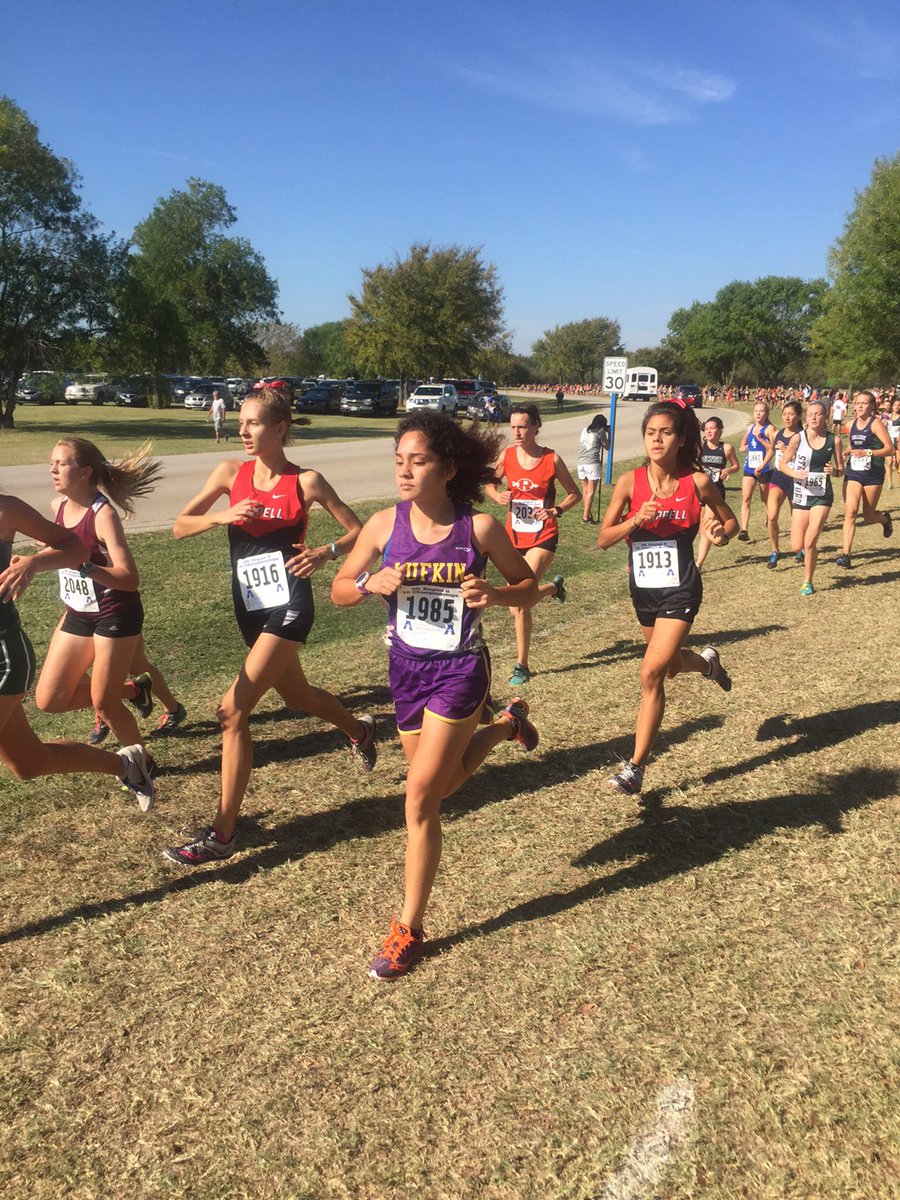 jboyd_k's tweet image. Way to go Suzi Youssef! First female CC state qualifier for Lufkin High School EVER! 11th overall, 19:15 #ladypack #LufkinU #ProudOfYou