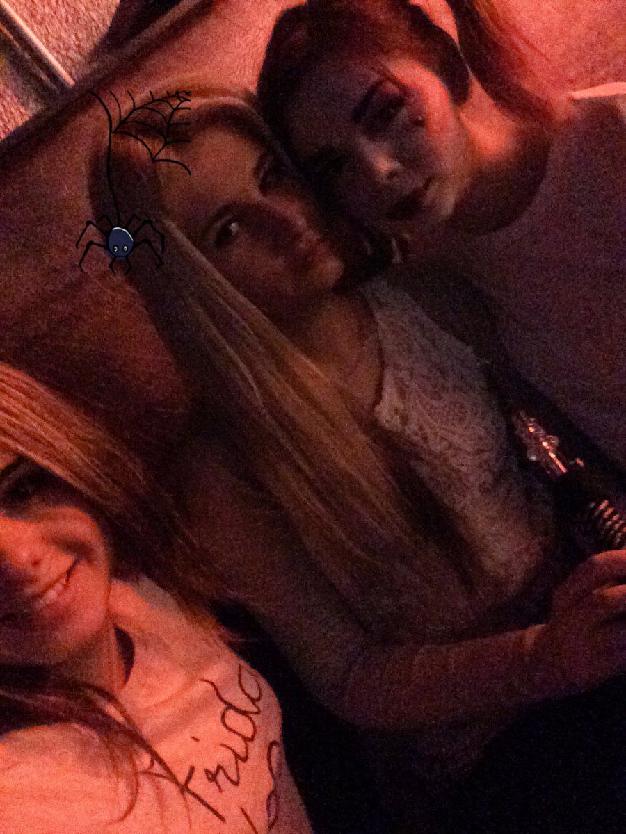mshkmlnn's tweet photo. @Хеллоуин #ВРН#Шахта#Voronezh#Shakhta#Helloween#Masha#Olya#MyGirls#MyLove#💨❤️❤️😘 https://t.co/BfewsEL3yN