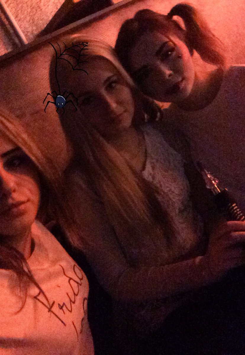 mshkmlnn's tweet photo. @Хеллоуин #ВРН#Шахта#Voronezh#Shakhta#Helloween#Masha#Olya#MyGirls#MyLove#💨❤️❤️😘 https://t.co/BfewsEL3yN