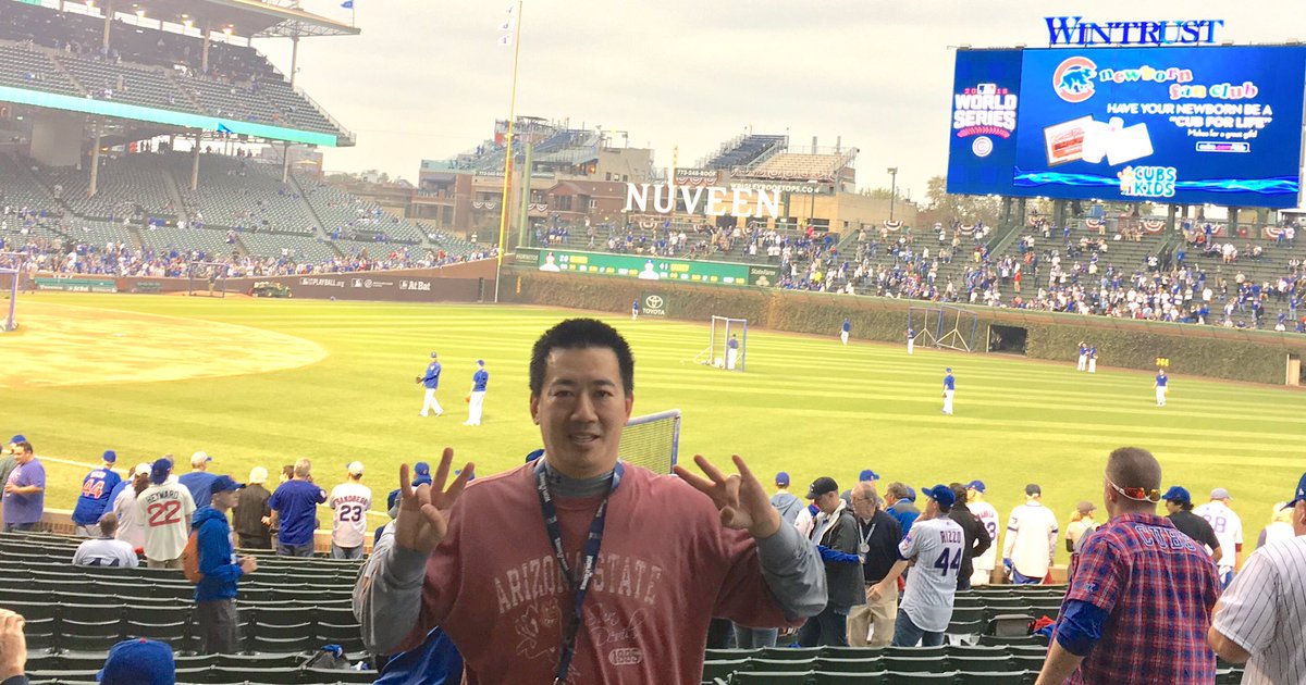 kyledeng's tweet image. I just realized if it gets too cold #WrigleyField tonight, they can't just close the roof. #AZProblems #CLEvsCHC #WorldSeries