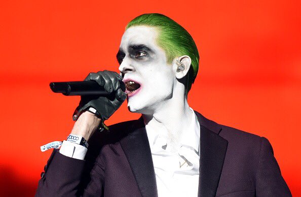 4ngelicaa's tweet photo. .@G_Eazy as the joker, like can it get any better? No. #VoodooFest https://t.co/cIlnt7XTbG