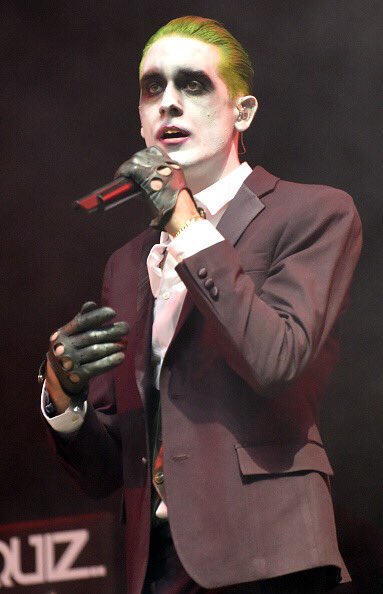 4ngelicaa's tweet photo. .@G_Eazy as the joker, like can it get any better? No. #VoodooFest https://t.co/cIlnt7XTbG