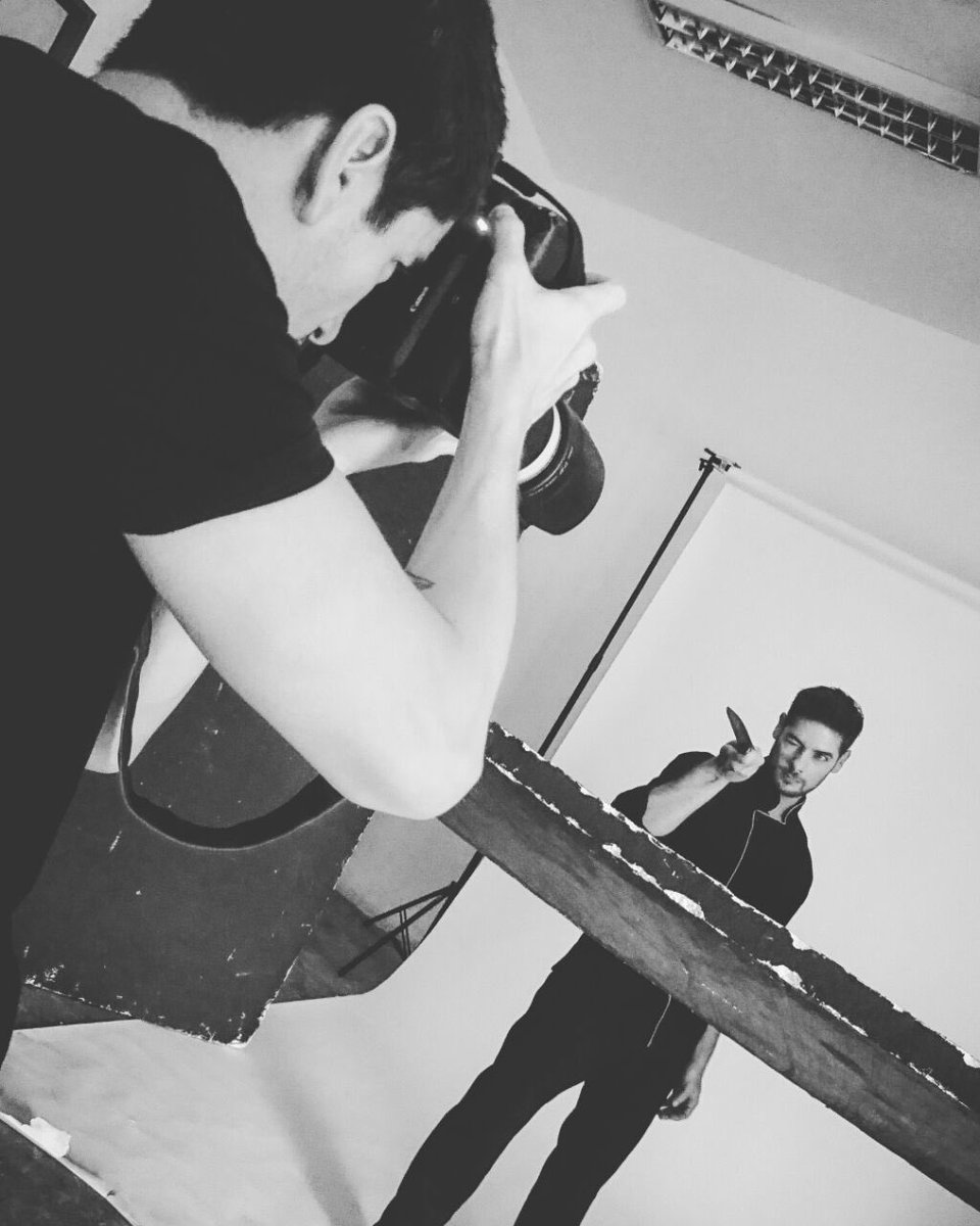 AndresWieseR's tweet photo. En plena sesión de fotos para @cebichetiburon con el gran @Renefunkfoto 🎬👌🏼📸 https://t.co/m2JAXxV8hr