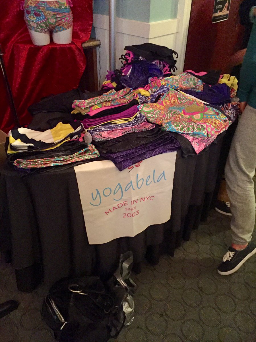 NEYOGACHAMPS's tweet photo. The crowd is loving all the wellness/yoga vendors during a quick competition break. #NERYAC2016 @YogabelaNYC @RealThugYoga @everywear_aw https://t.co/430N6C7iNJ