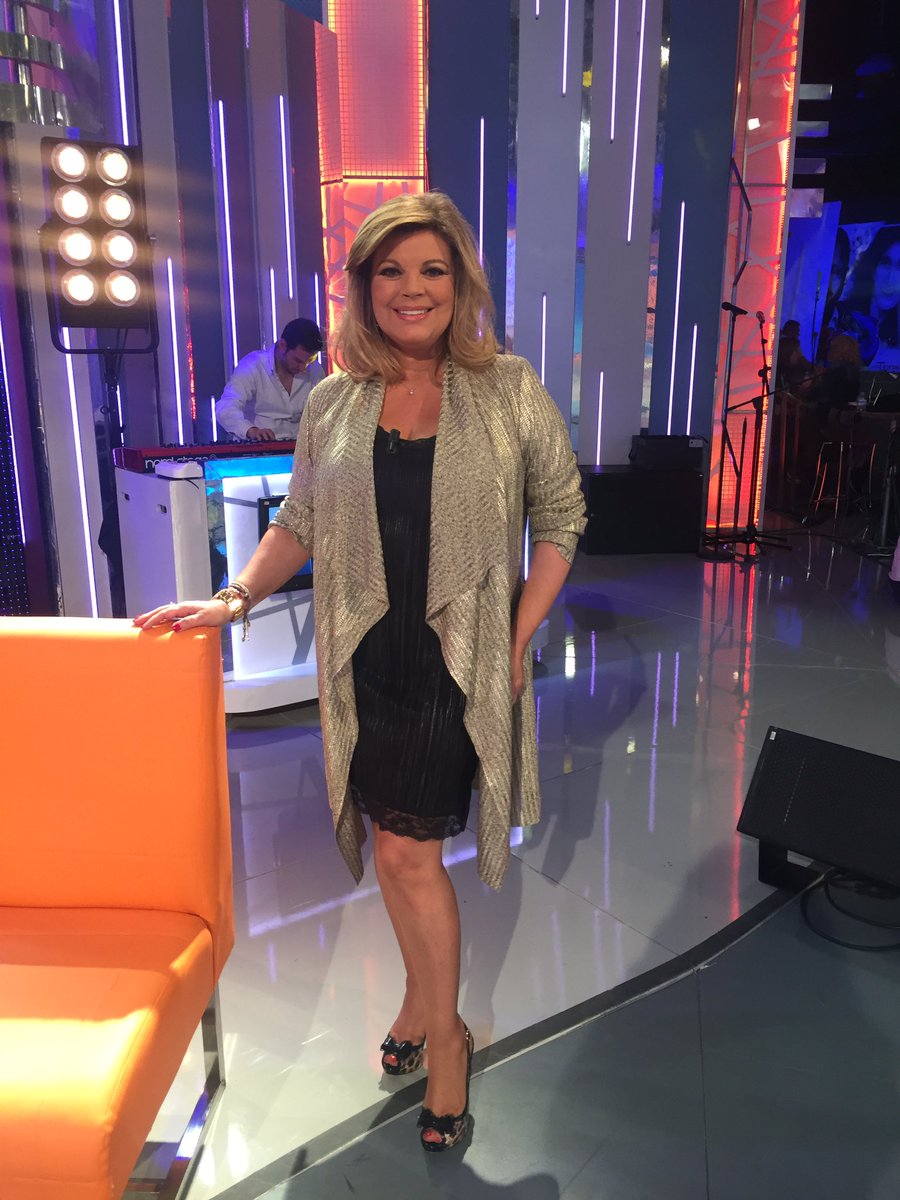 Buenas tardes a todos!
Hoy en @QTTF con vestido lencero y levita dorada de <a href="/Anaanguloshop/">Takezo by Ana Angulo</a>
Gracias a <a href="/Miguelgarcia491/">Miguel nuñez garcia</a> y a Juan Camafort.