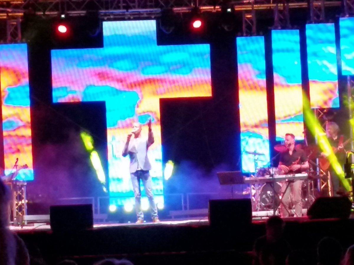 Aanbid saam met Tiro! #HallelujahNamibia <a href="/Tiromusiek/">Tiro</a>