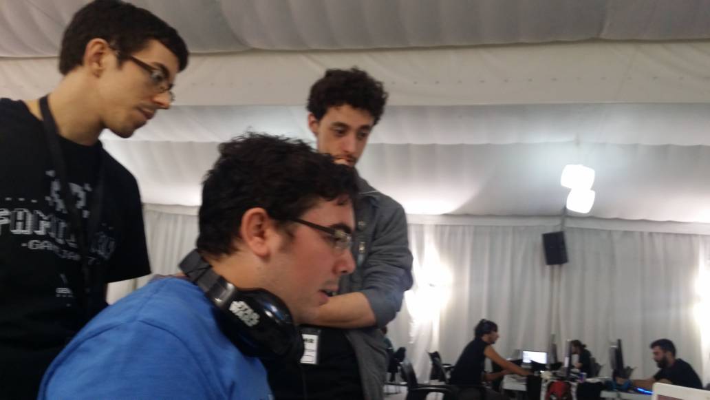 esYazyki's tweet photo. En la #FamiliarGamejam7 ¡Dándolo todo! https://t.co/eEiQ4VvAJC