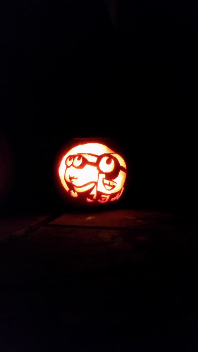 Dalts94's tweet photo. Happy Halloween! #minions  #pumpkincarving #bigkid https://t.co/kicwRGF4pE