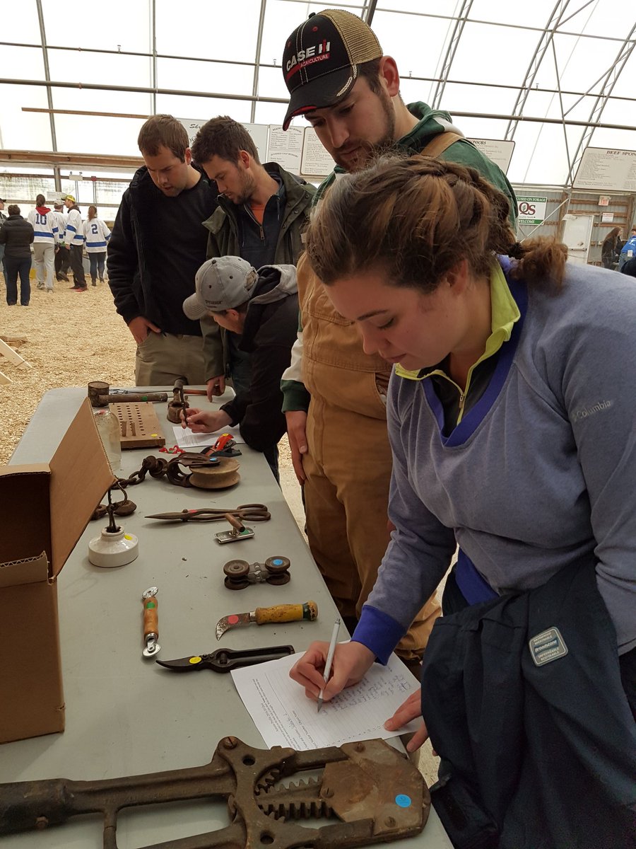 Putting all our knowledge to use in the #JFAOAP16 ID quiz #proudjfer