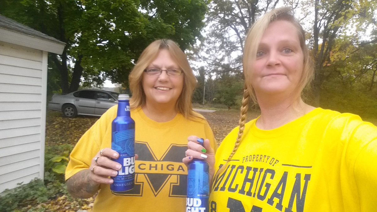 494_517's tweet photo. Go blue!!!!! https://t.co/6a9snnBjgw