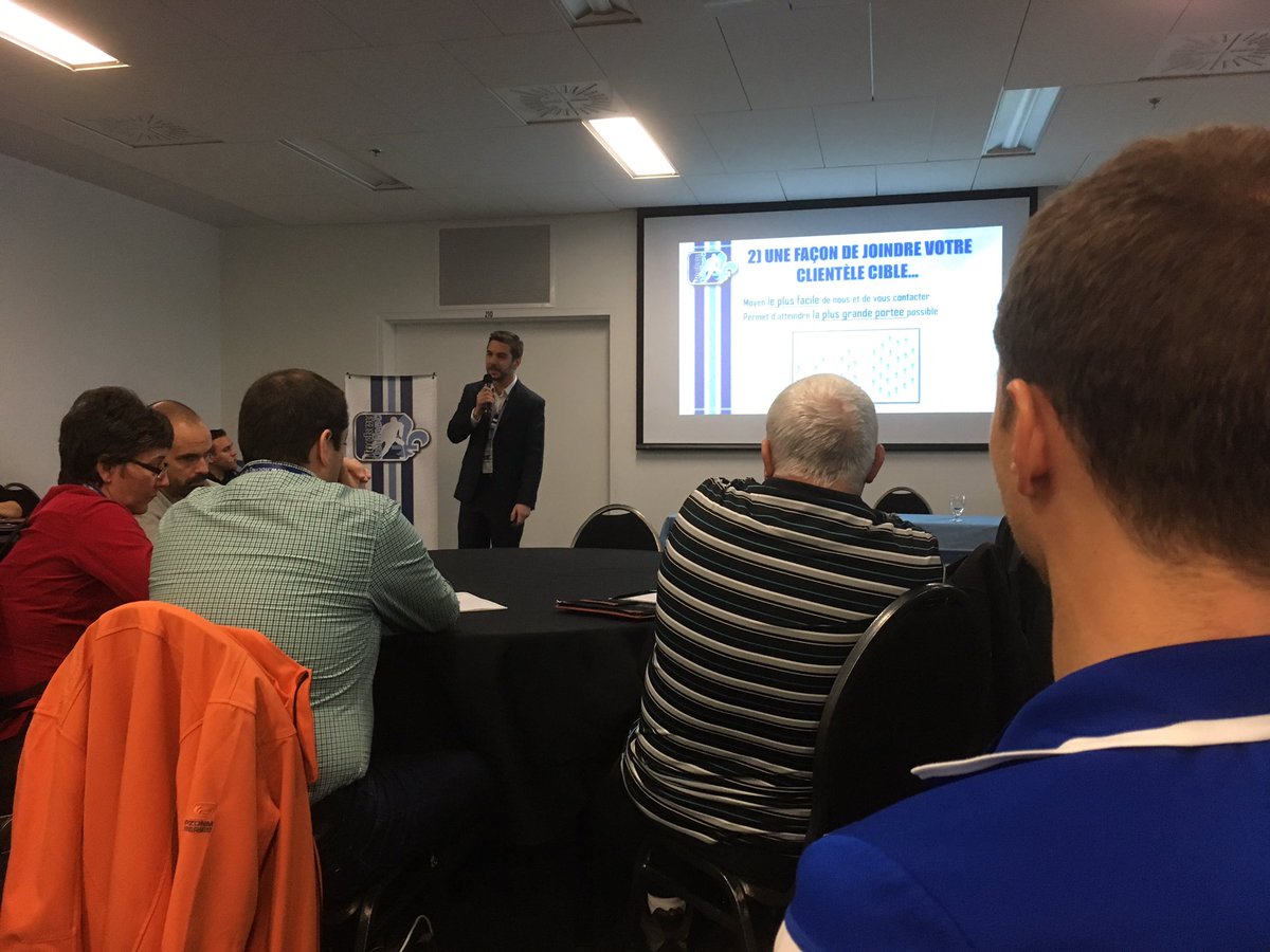 simonjoly8's tweet photo. Atelier sur les communications animé par l'excellent @MarineauPat #colloque2016 @RSEQ_LSL @HockeyQuebec #goodJob https://t.co/d2IhZlhzAZ