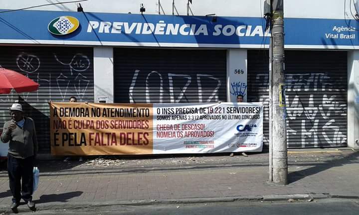 luanabez1's tweet photo. O Brasil vai saber que a culpa não é dos servidores e sim pela falta deles @planejamentobr @MichelTemer @OsmarTerra. https://t.co/sl5JfghbF7