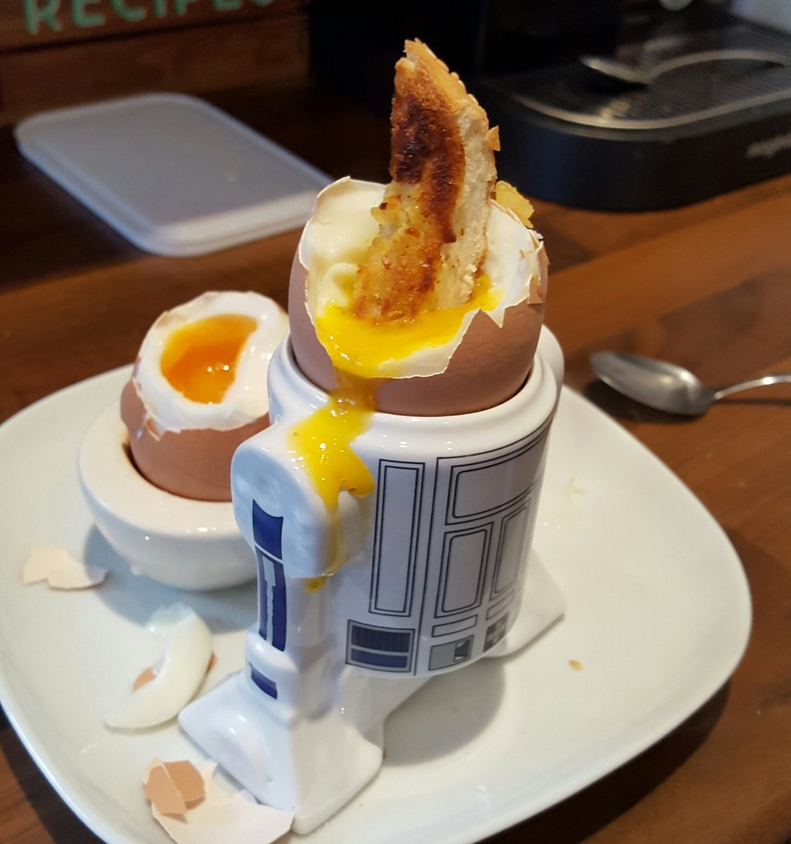 EthansPadre's tweet image. Perfect soft boiled eggs every time thanks to the precise formula created by robotics engineer and top chef @MasterChef_Luke
