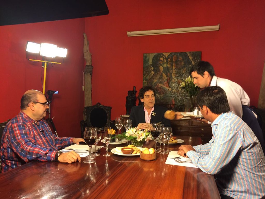 rafaelcosta1148's tweet photo. Gran profesional y mejor persona. Insuperable @sercompany grabando @LosCENAdores junto a @collinet_daniel en @LaAlondra  excelente!!! https://t.co/8acP9oMyNO