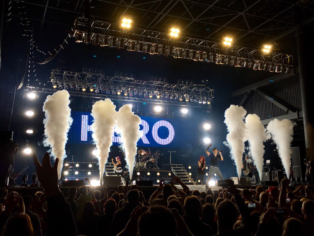 ByteIntoApple's tweet photo. Here's to 20 more years of Skillet! One of my favorite concerts of there's from last year! 😎🤘🏼 #20yearsofskillet https://t.co/qe6rFGLOPE