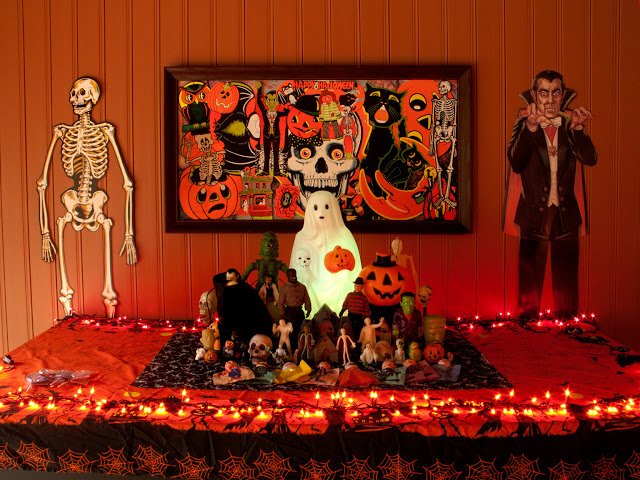 mcpheeceo's tweet photo. The 3rd annual @KirkDemarais Halloween #MoodTable is "a bit skeleton & skull heavy," but The Kirk abides:
https://t.co/psc7b4ZqPn https://t.co/shttTcaWo9