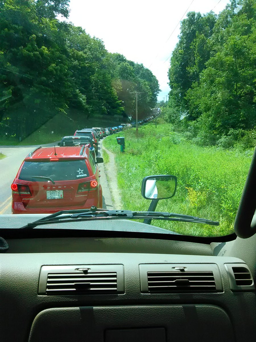 ESTRAGERKY's tweet photo. I will never forget the time I took the semi to #estfest2016 I could have got in trouble but the trouble to see @machinegunkelly .. WORTH IT https://t.co/7Ny8EIiLTt