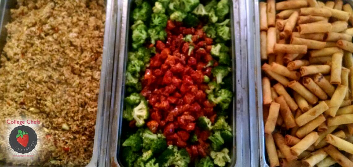 collegechefs's tweet photo. #Chef Zach at @EpsilonKKG

Veggie fried brown rice, sweet-n-sour pork w/ steamed broccoli &amp; spring rolls

#CollegeChefs #sororityfood #KKG https://t.co/UvJz6d2mNA