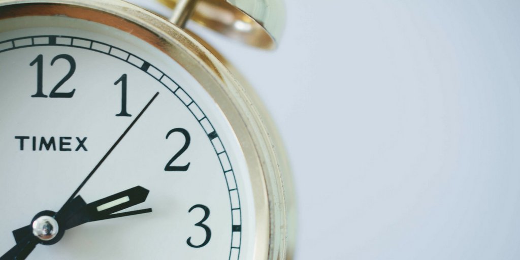 dekibae's tweet photo. Cette nuit nous gagnons une heure de sommeil, alors n'oubliez pas de décaler votre réveil d'une heure ! https://t.co/0pSiPmqUwU