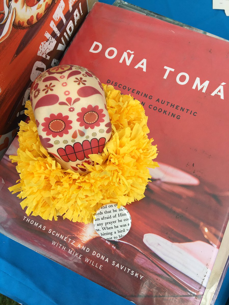 boisepublib's tweet photo. #Diadelosmuertos celebration at Cloverdale Funeral Home. 1-8 pm. #BPLintheWild https://t.co/2uYG9IACGz