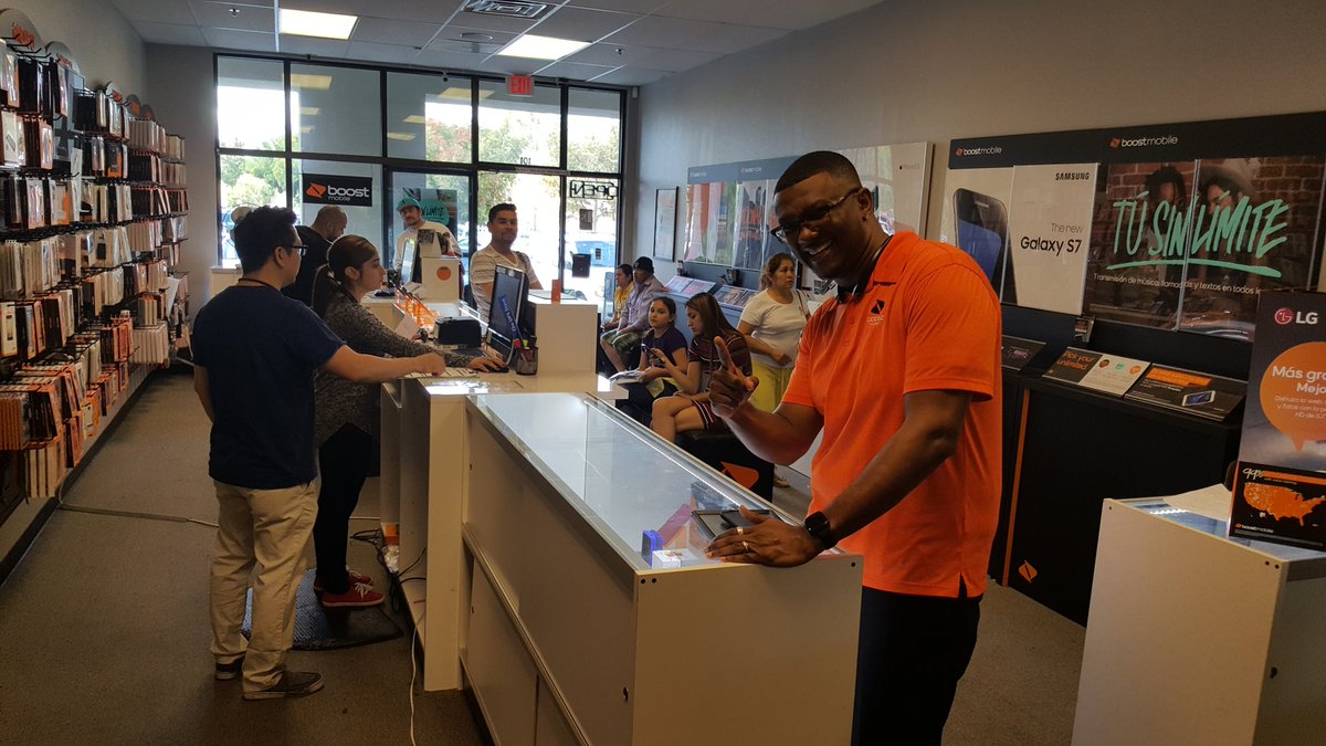 benordaz03's tweet photo. @suehyun_chung @DuaneSavageSPG holding it down in NorCal!!! Duane taking advantage of the sunshine!! #boostmob #boostNorCal https://t.co/VFzJJrED5Q