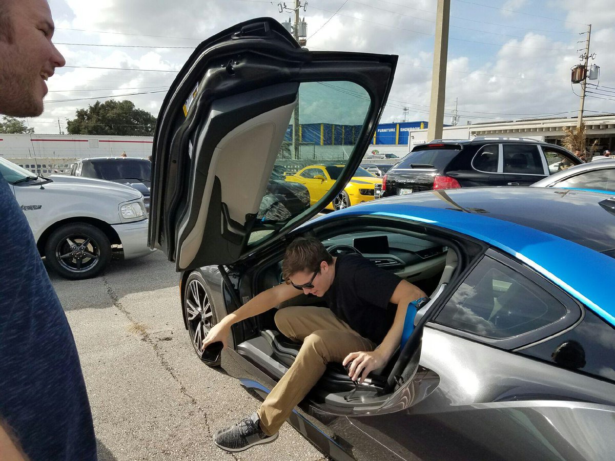 TmarTn's tweet photo. I'm cursed with a love for cars that my tall ass can barely fit in 😂 https://t.co/YJeBEZSXFp