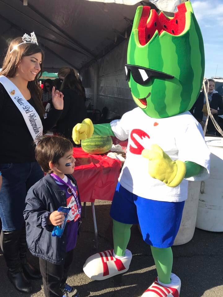 alexsolc's tweet photo. @Marine_Marathon @OakridgeConnect #RunWithTheMarines Our kids having fun running w/ the marines & #WatermelonQueens #KidsRun16 #GoOakies πππ» https://t.co/keTdiuCfT8